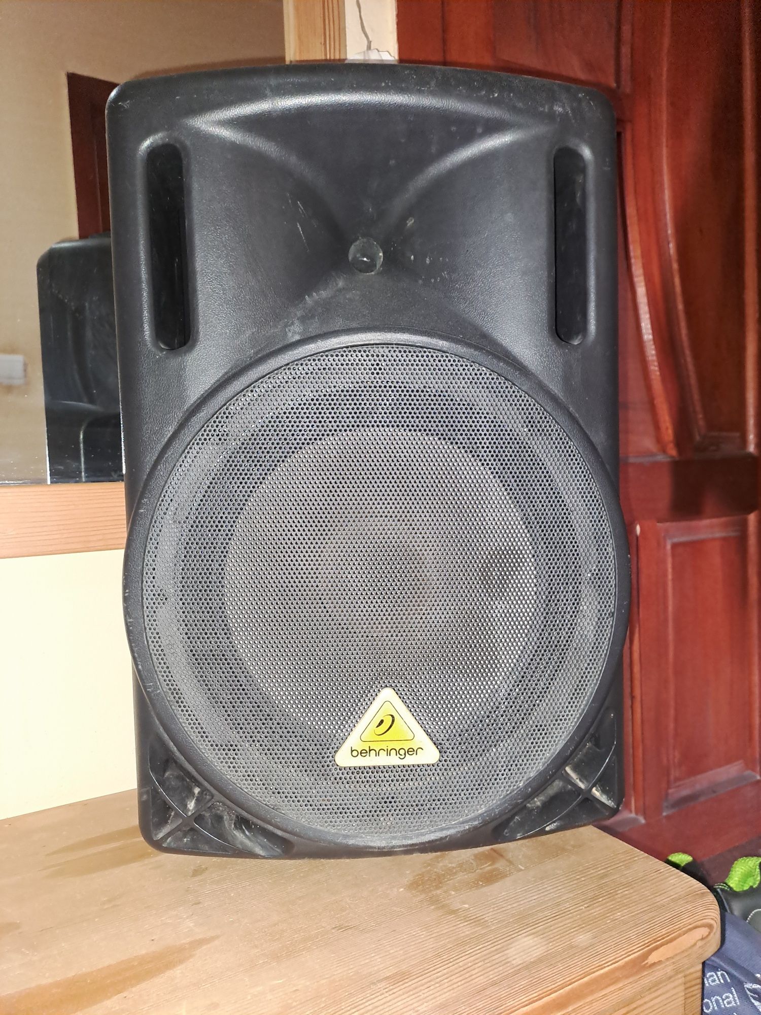 Vând boxă Behringer