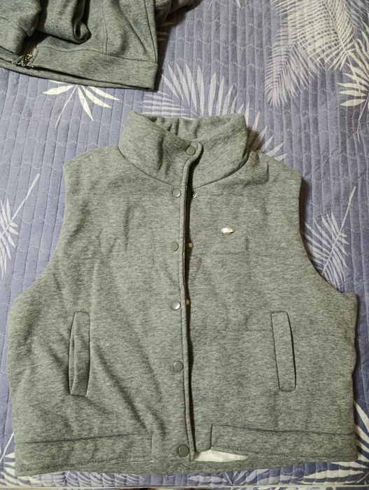 Продаётся женский костюм тройка. Новый!