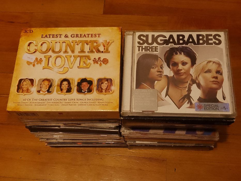 40 броя оригинални дискове (CD) с английска музика