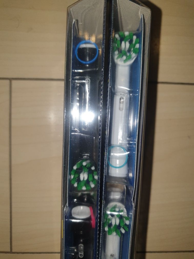 Set 4 rezerve Oral B Cross Action black edition sau albe