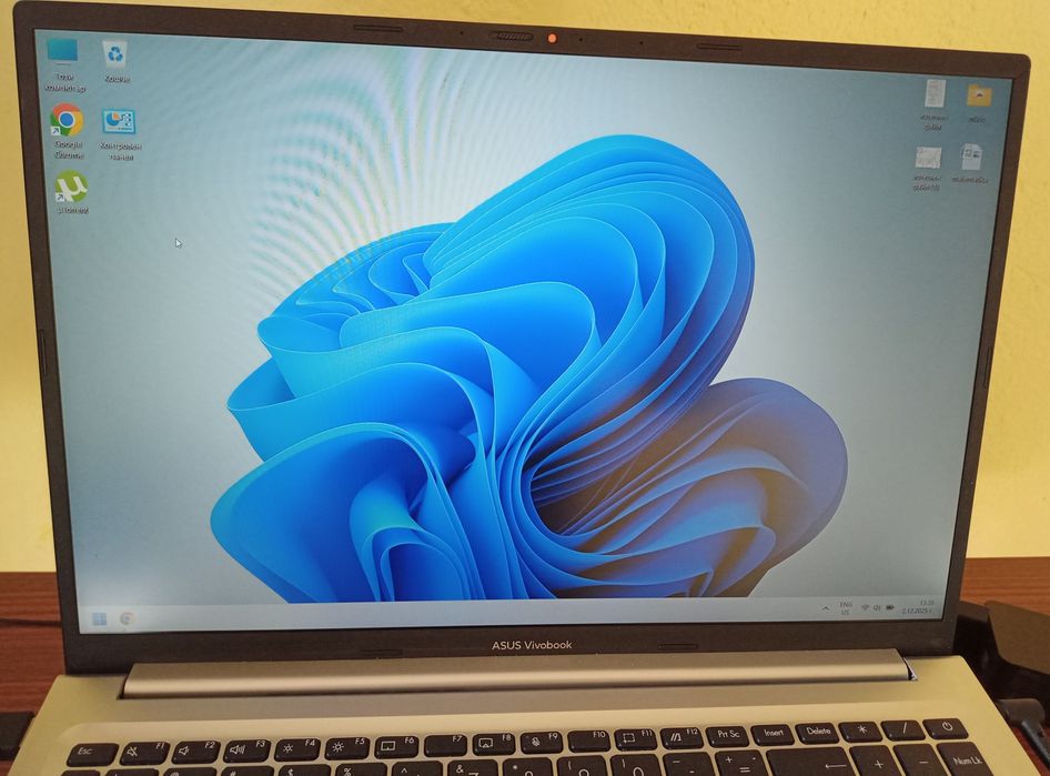 лаптоп Asus Vivobook