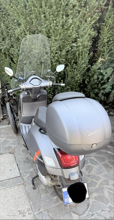 Vespa GTS 125 SuperSport 2024–4.900km si accesorii multiple