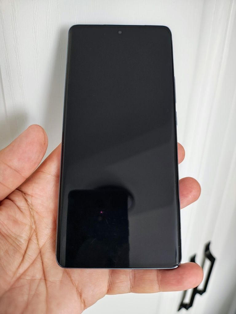 Oppo Reno 10 , cea mai buna camera din gamă.