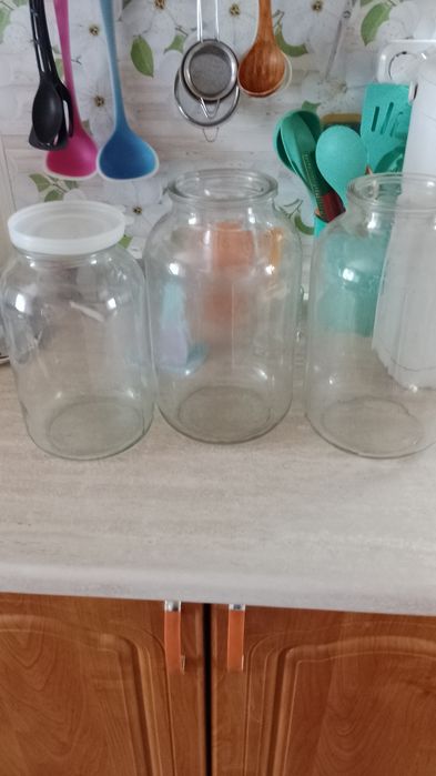 Продам банки 5л,4 л.