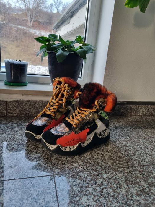Ghete Piele naturala , Ediție limitata 36 . Flavia passini