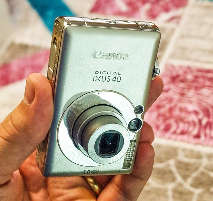 Canon Ixus 40 Camera Foto Digitala cu incarcator si accesorii