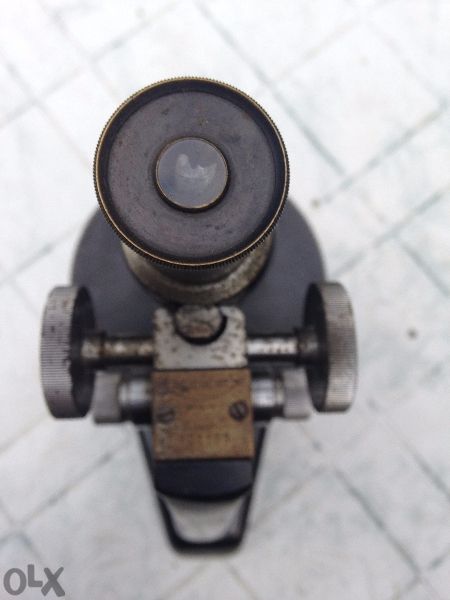 старинен микроскоп