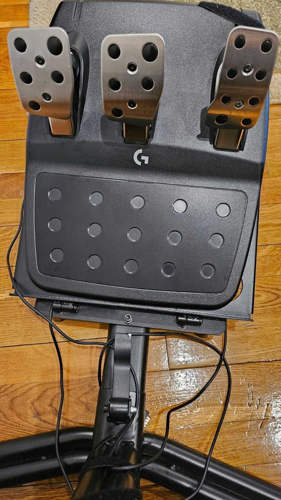 Игровой руль Logitech, коробка передач, кресло для симулятора Logitech