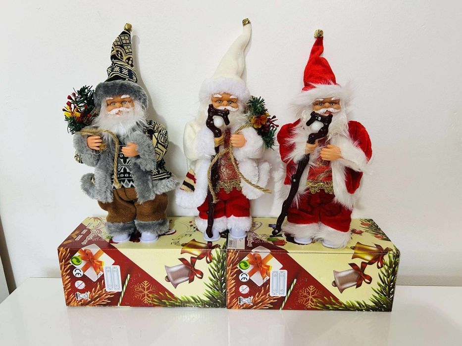 Moș Crăciun și crăciunițe