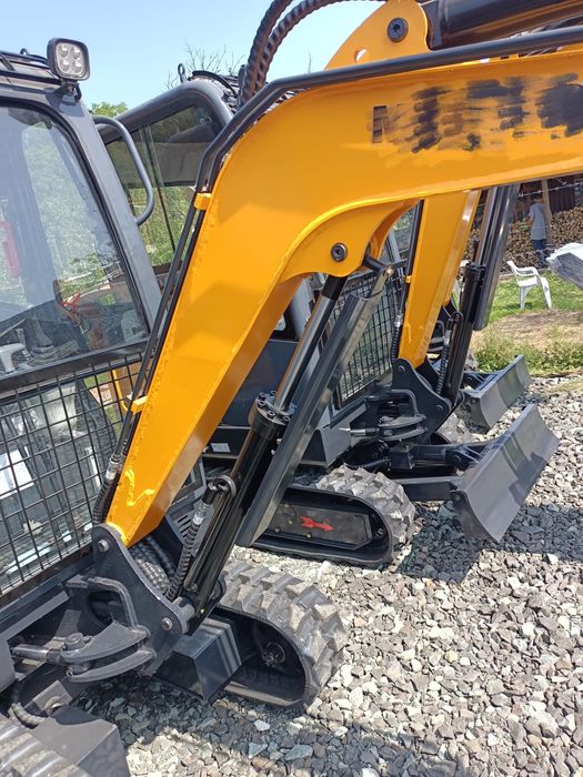 Escavator săpături fundați casă . canalizare.cablu elecric, gaze, apă