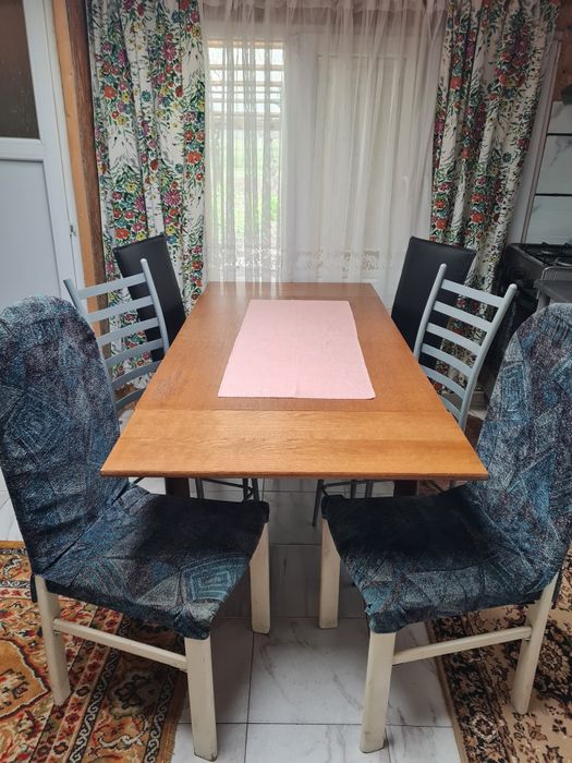 Masă de lemn extensibilă