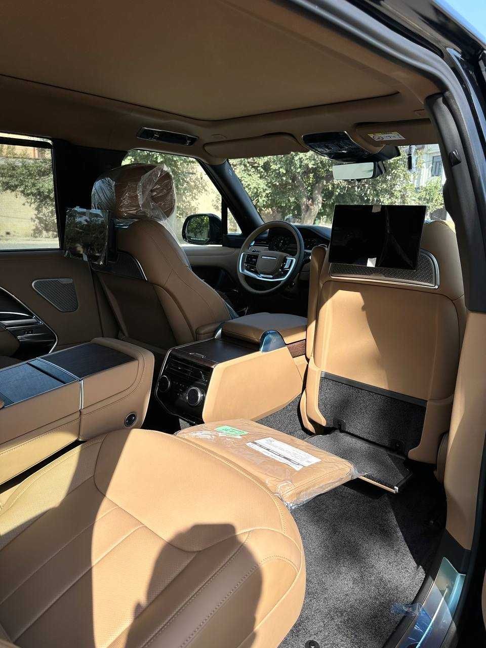 Range Rover Autobiography Lounge P530 год 2024