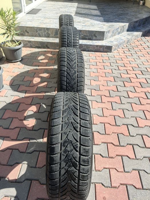 Vând jante aliaj 215/60 R16 cu cauciucuri de iarna 1200 lei