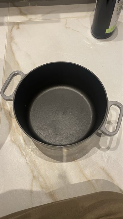 Чугунена тенджера 20 см диаметър