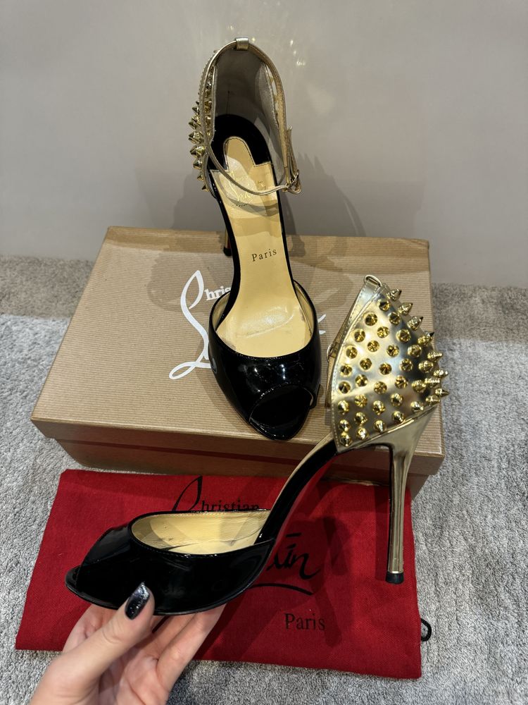 Обувки на ток Christian Louboutin