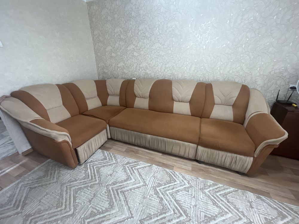 Продам диван угловой