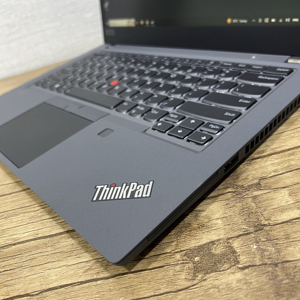 Сенсорный Lenovo Thinkpad с видеокартой для графических программ!
