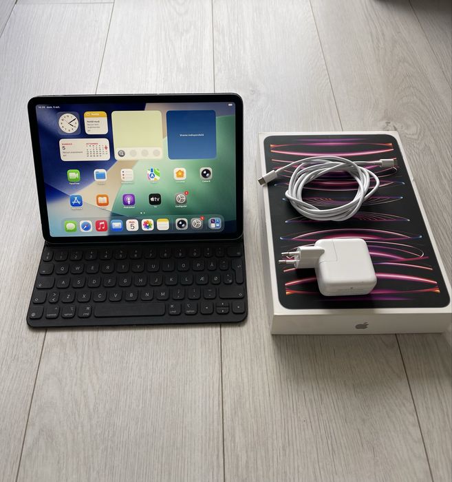 • Ipad PRO •  M2  • Generatia 4 •