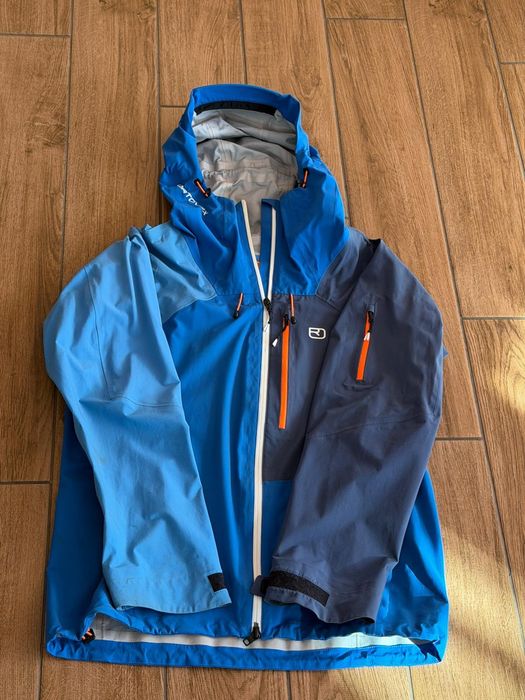 Geaca Hardshell iarna.