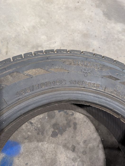 Vând anvelope 195 70 R15 C Zeetex