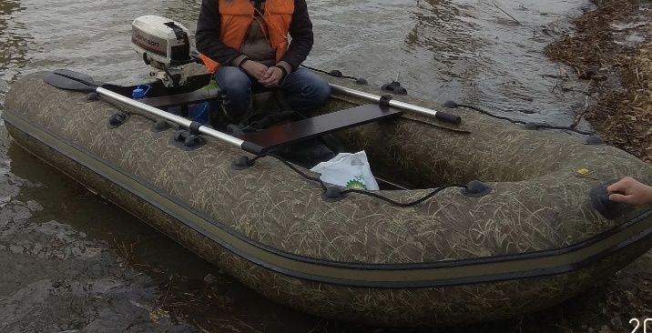 Продам лодку Ривьера 3400