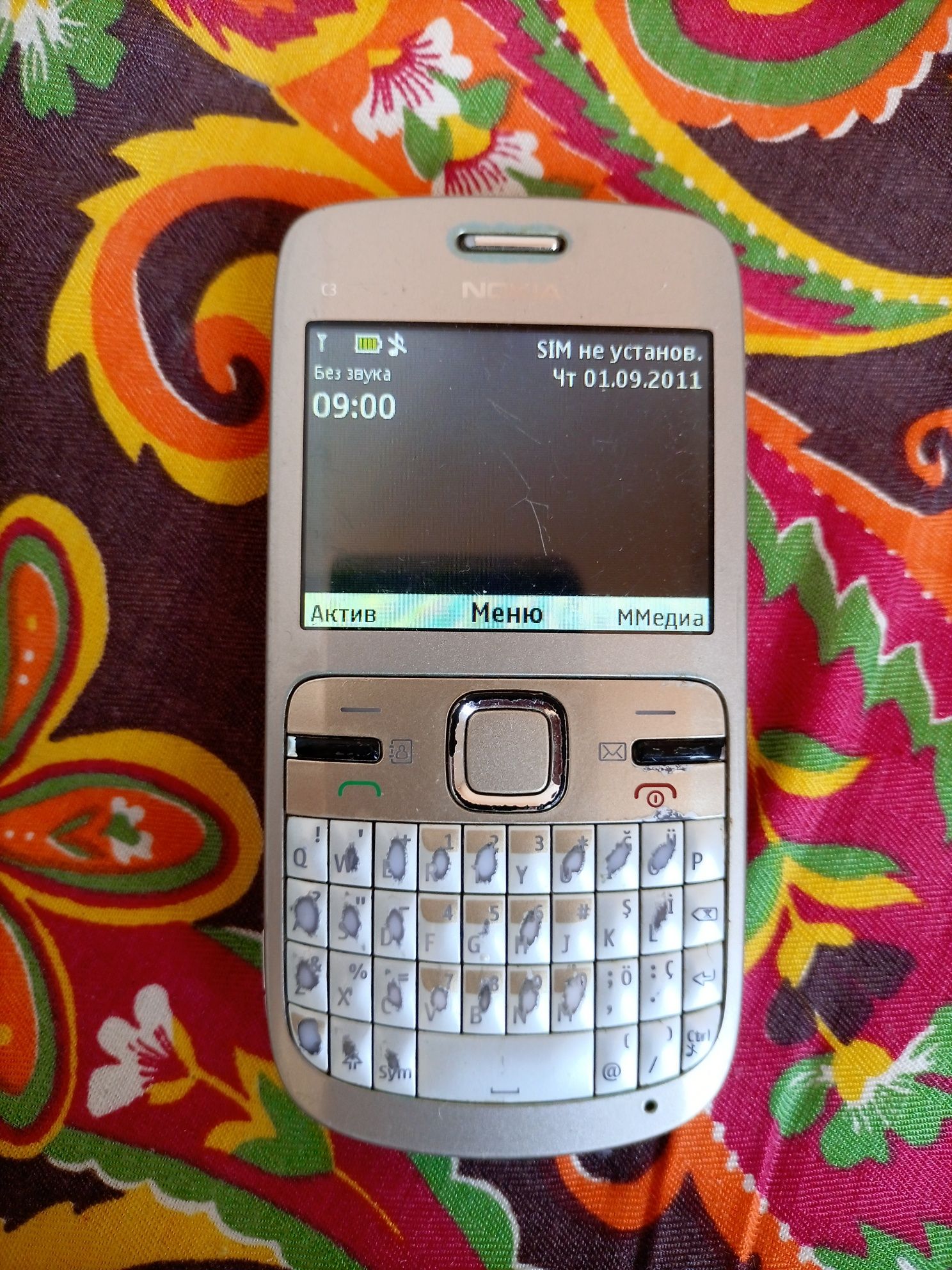 Nokia C-3 Radnoy hamma joyi