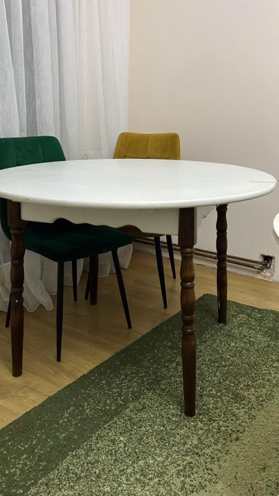 Masa extensibila alba bucatarie , picioare lemn masiv