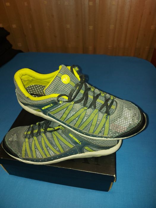 Vind adidasi originali foarte buni calitativ