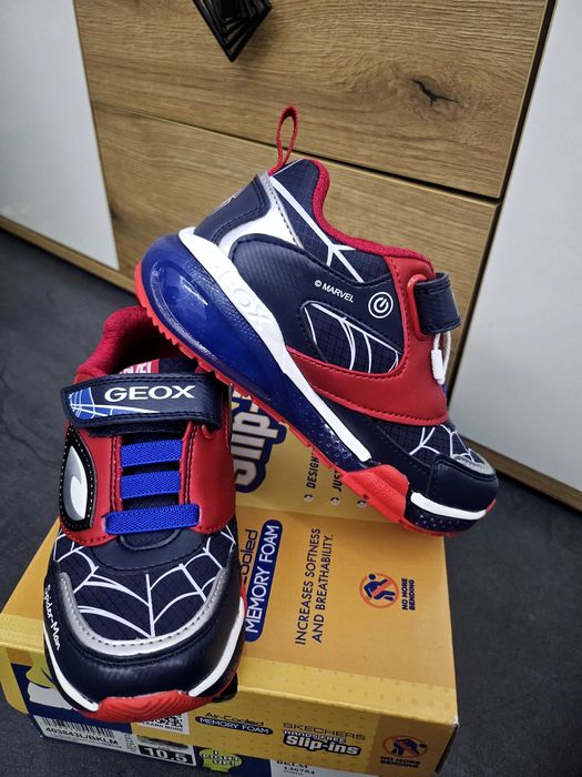 Светещи детски маратонки GEOX