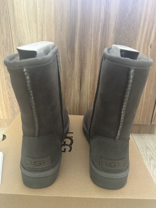 Cizme UGG Classic Short II marime 36 / noi