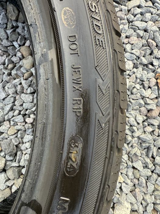 Anvelope Iarna Cauciucuri 225 40 R19 Tracmax IcePlus noi 8-9 mm