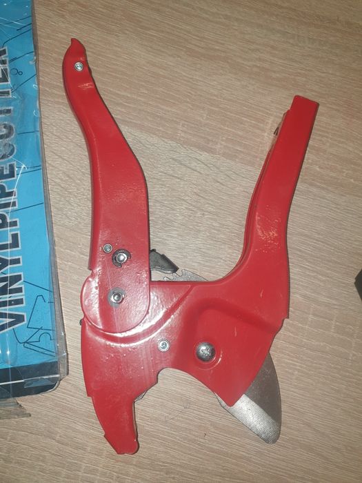 Ножницы для пластиковых труб