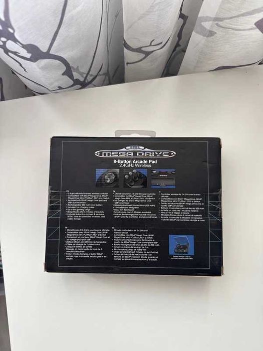 Retro-Bit Official SEGA Mega Drive 8-Button Wireless Arcade Pad