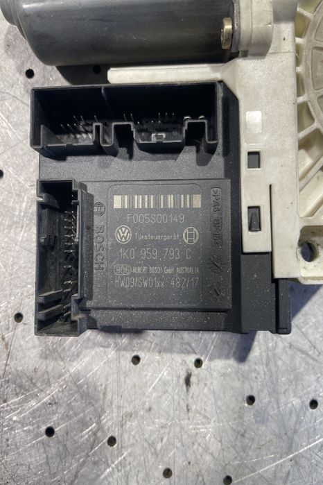 Motoras macara geam fata stanga 1K0 959 793 C 1K0 959 793 C 1K0 959 7
