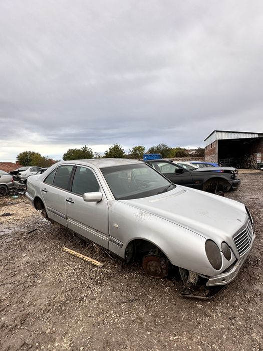 Mercedes W210 2.5D дизел на части здрав мотор