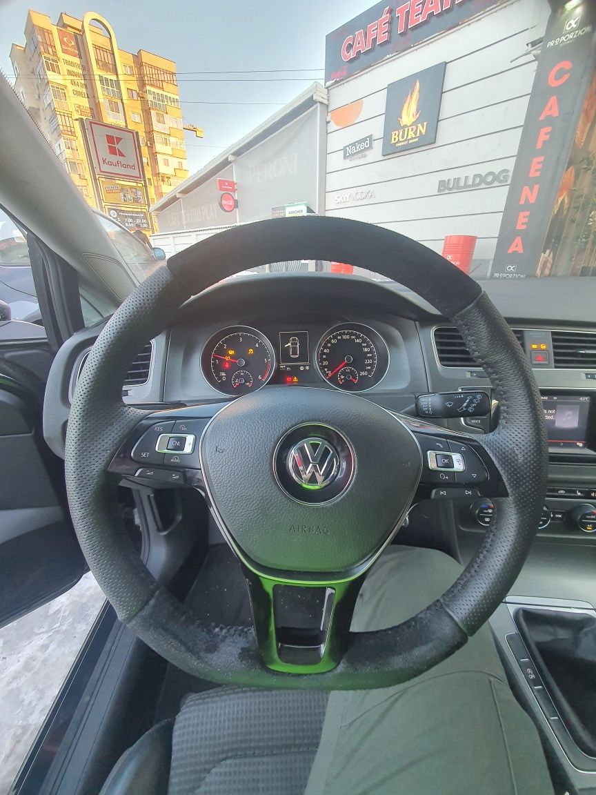 Retapitez plafoane auto, cu piele naturala volane si orice accesoriu