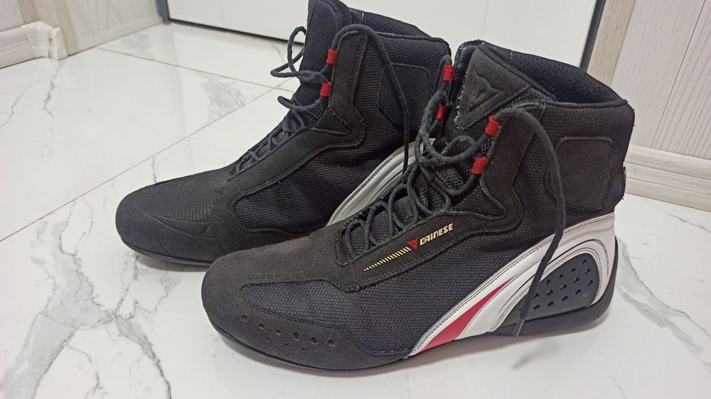 Vând ghete moto Dainese