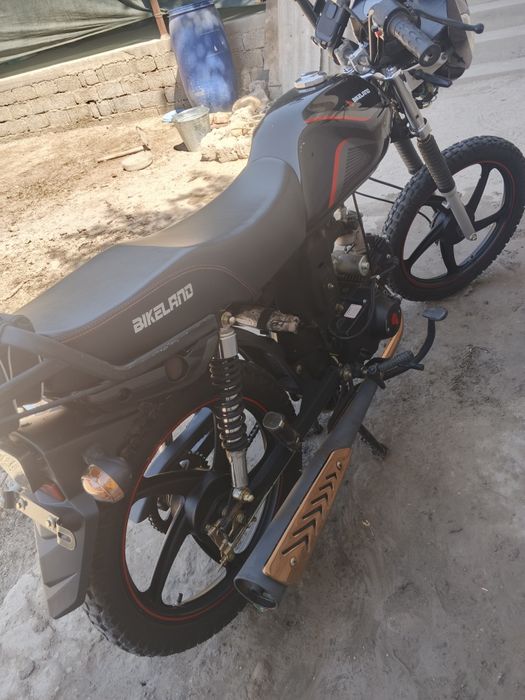 Moto skuter sotiladi 125 kub cc  2000 probek 50 kub dakument qlingan