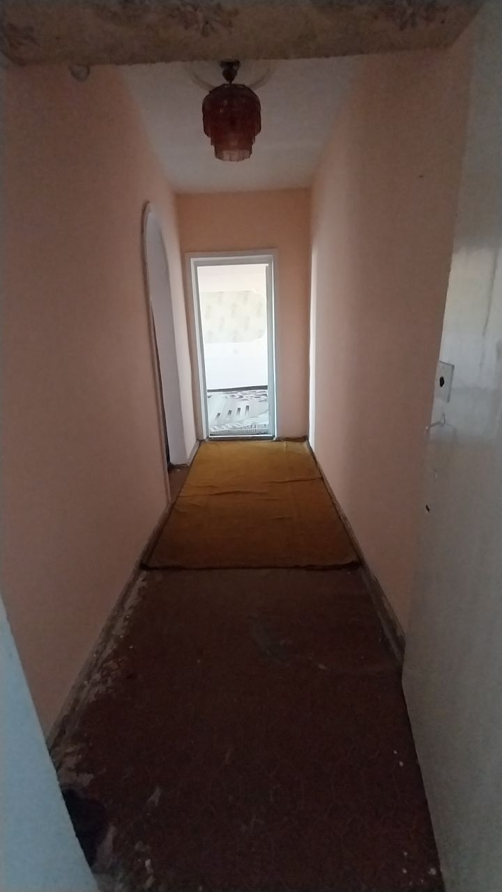 1 xona 2 xona qilsa buladigan uyimiz ssotiladi Navoiy shahrida