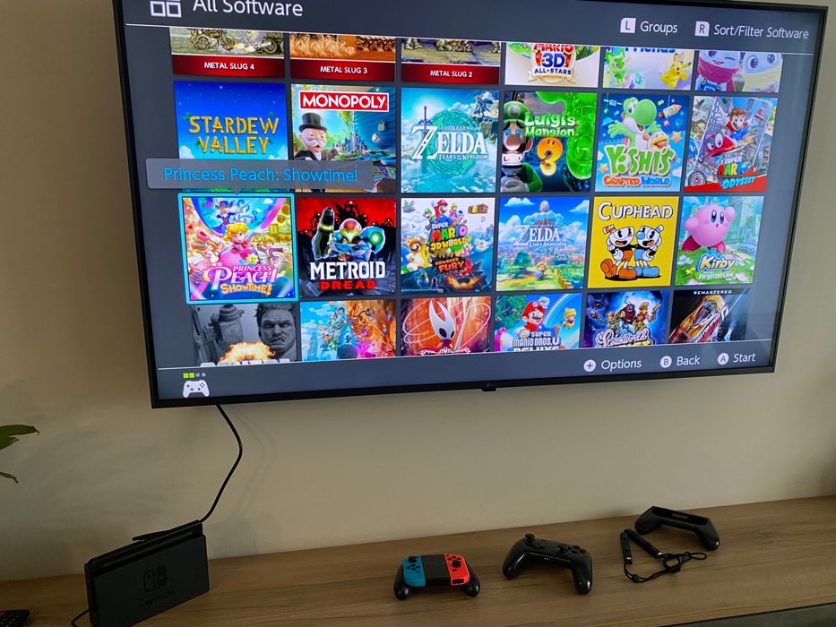 Nintendo Switch modat + Dock, 2 Joy-Con, Pro Controller și accesorii