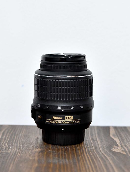обектив Nikon AF-S DX VR Zoom-Nikkor 18-55mm f/3.5-5.6G