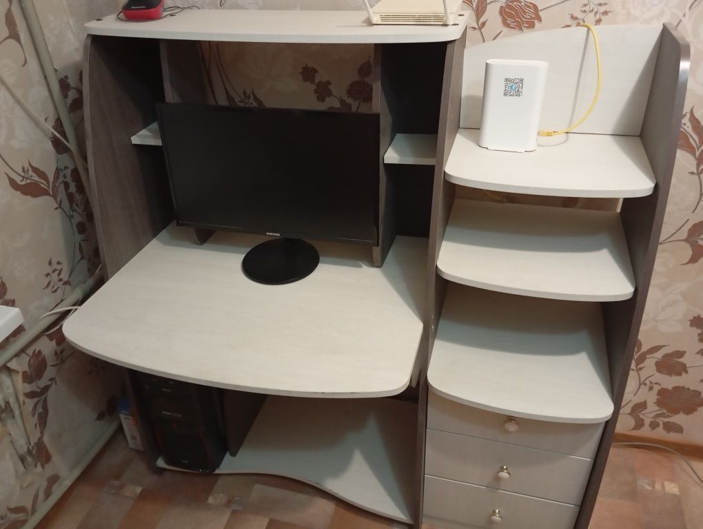 Компьютерный стол