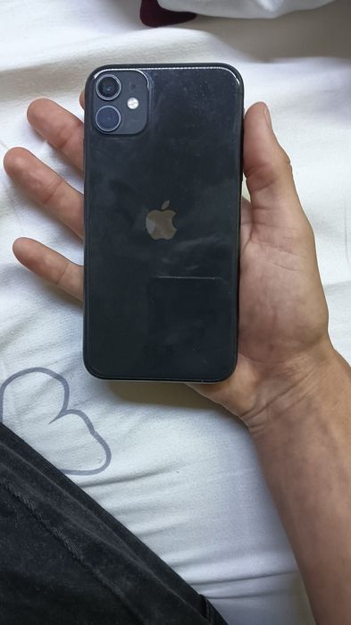 iPhone 11  foarte bun
