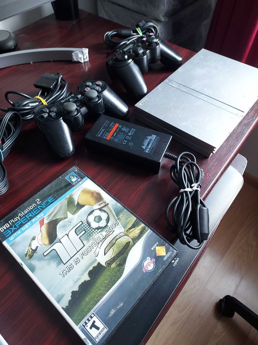 Ps2 slim,cu 2 manete + joc