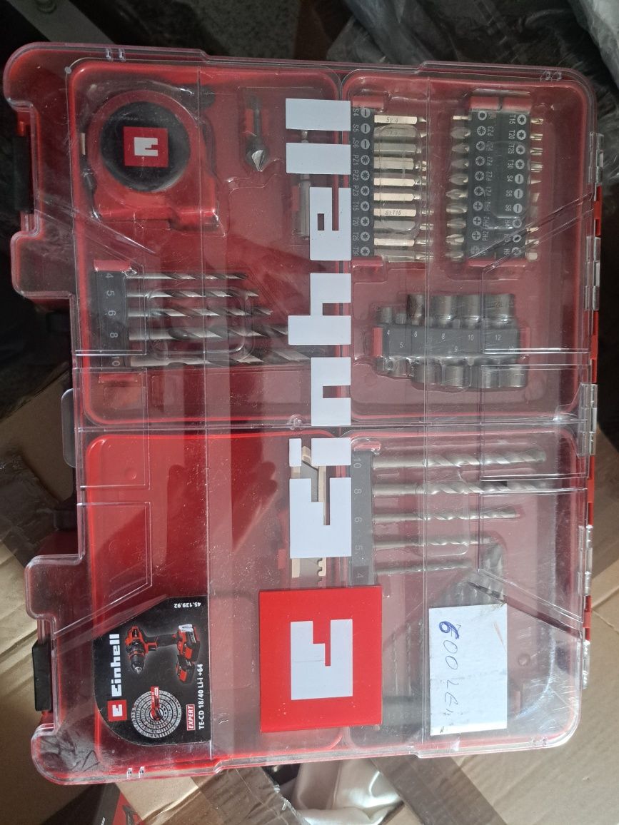 Bormasina Einhell în cutie Kit complet