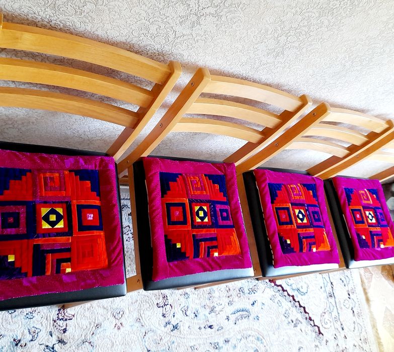 Көрпеше отырғышқа. Сидушки.