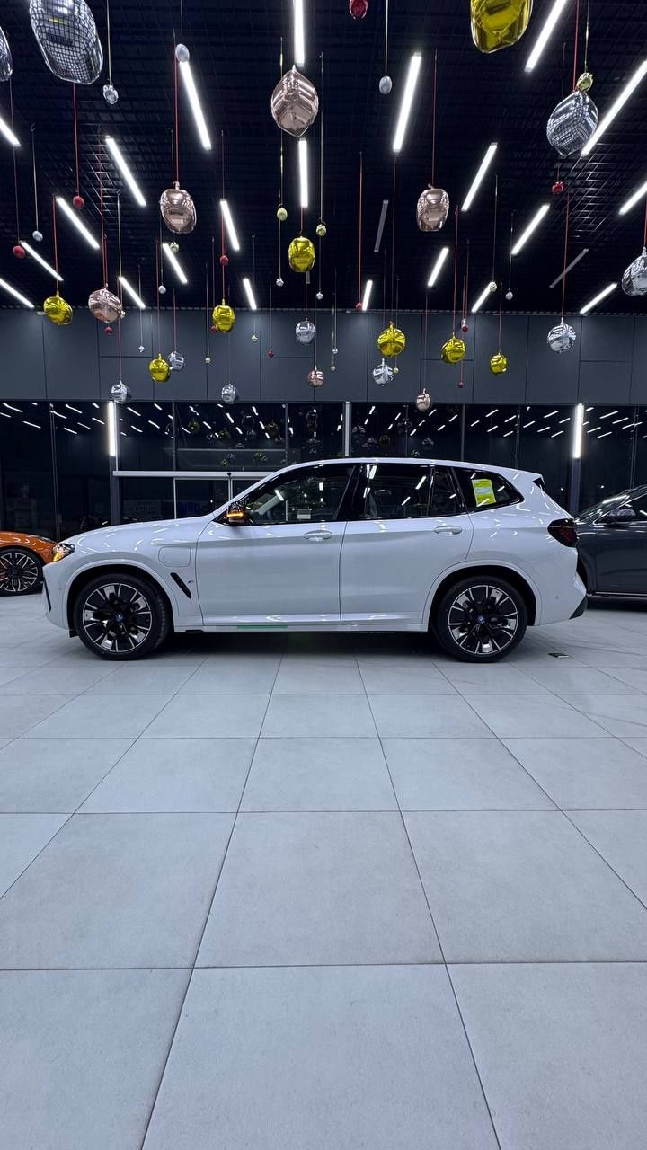 BMW ix3 electrocar 2025