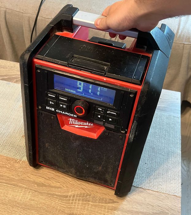 Milwaukee M18 RC radio charger santier 18V auditie puternica
