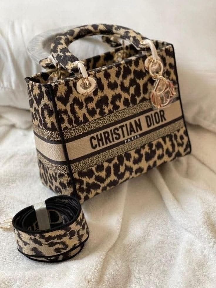 Продается сумка от dior