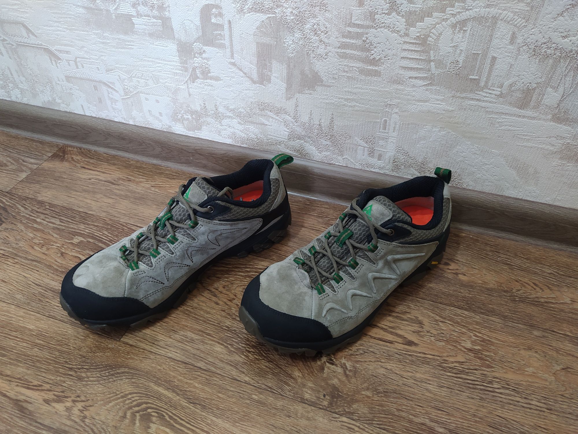 Трекинговые кроссовки для походов в горы . Humtto размер 44-45.